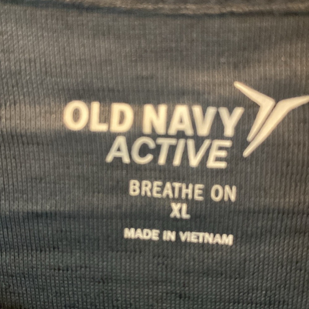 New Old Navy Breathe On top - Picture 2 of 6